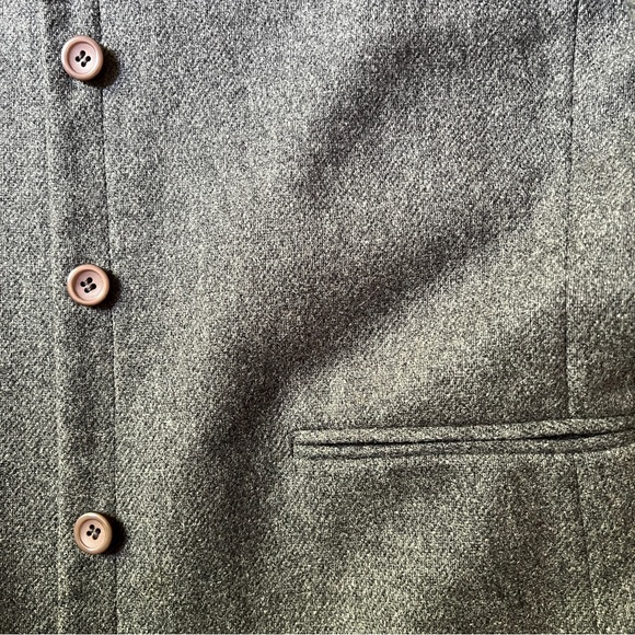 Requirements Fully Lined Unisex Gray Blazer with Pockets - Picture 4 of 4
